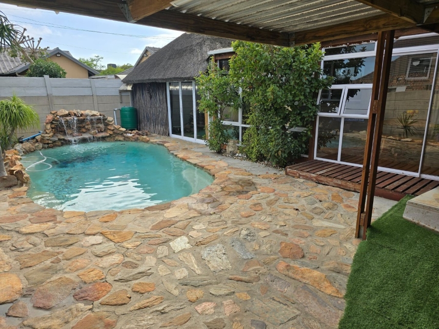 4 Bedroom Property for Sale in Thornton Western Cape
